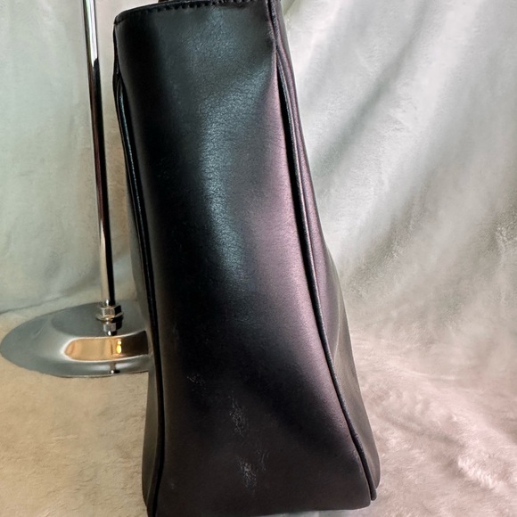 Authentic Furla 2 way Black leather crossbody/handbag. - Picture 6 of 16